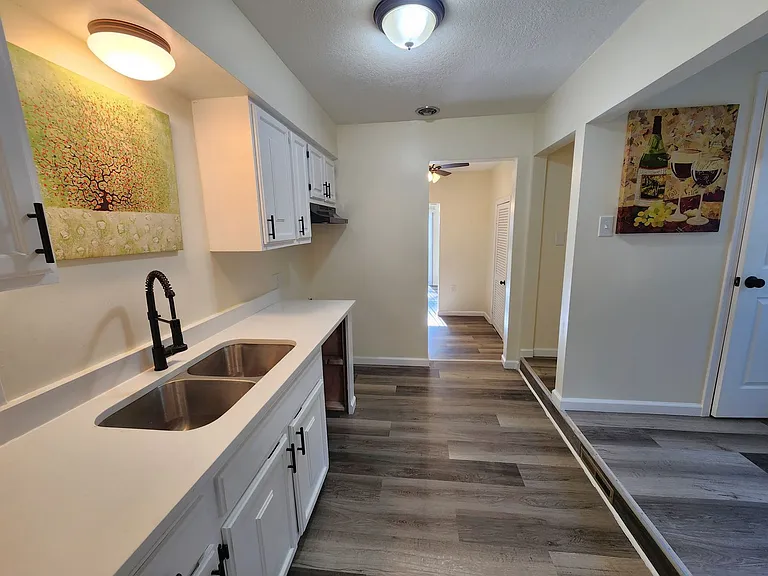 917 SW Watson Ave — Photo 3