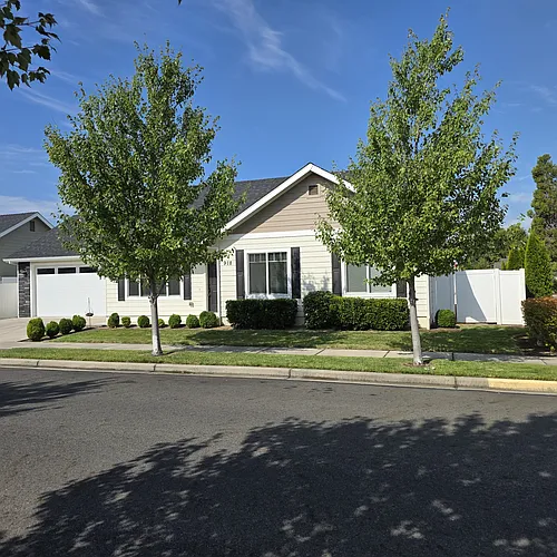 918 SW Blackberry Ln Photo 1