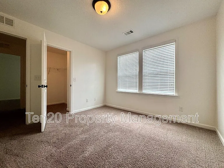 5037 Lexington Ln — Photo 32