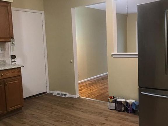 3rd image of 296 Maybury Ave