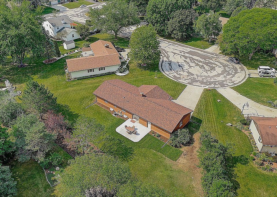 2nd image of W160N10160 Cherokee Ct
