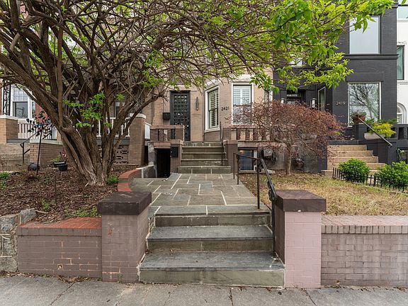 3rd image of 2421 1st St NW