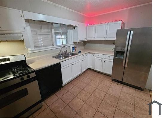 3rd image of 1662 Idlewood Rd