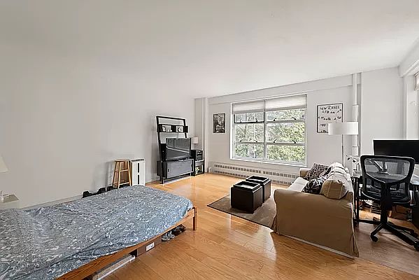 1st image of 90 La Salle St APT 4E