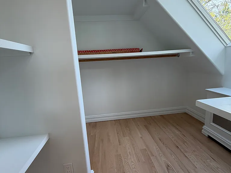 Sherwood Ave — Photo 12