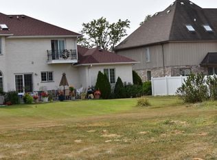 8415 Provence Ln, Willow Springs, IL 60480