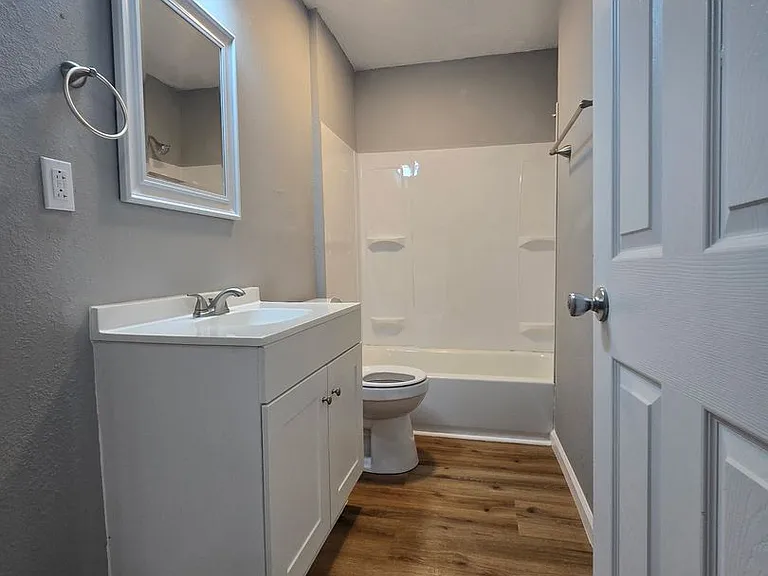 1636 N Sherman Ave — Photo 12