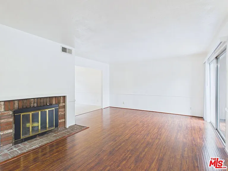 1937 Glenoaks Blvd #150 — Photo 2