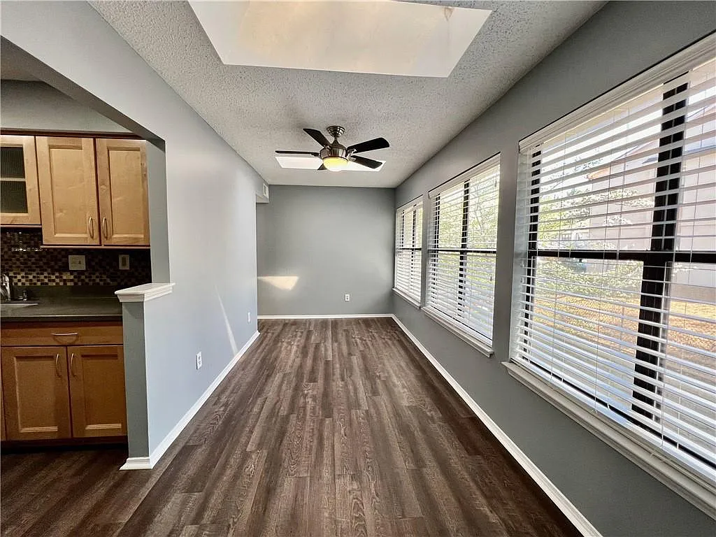 2 bed, 1273 sqft, $1,600 — Photo 3