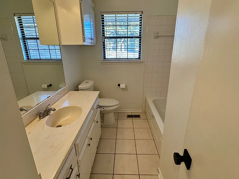 420 W 7th St — Photo 10