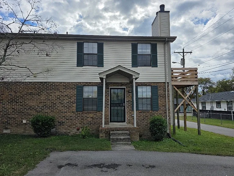 1107 Westchester Dr #D — Photo 1