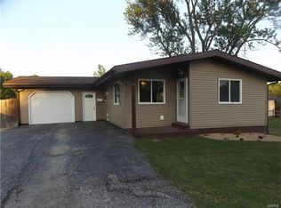 133 S Douglas St, Hillsboro, IL 62049