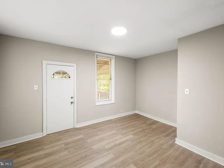 5011 Larchwood Ave — Photo 10