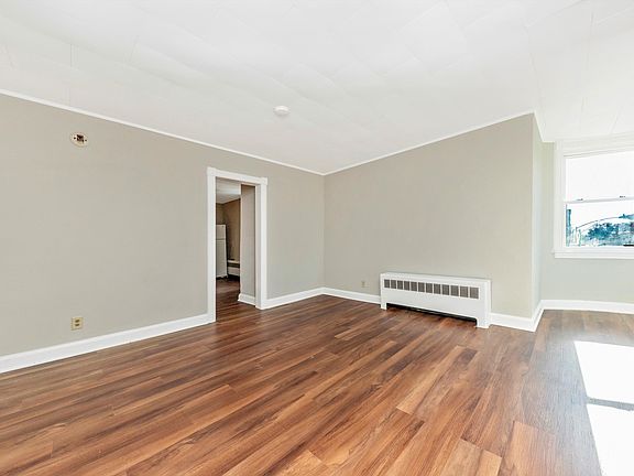 5th image of 200 E Antietam St #4