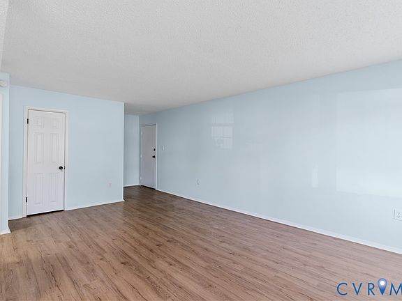 4th image of 9207 Douglas St APT 201