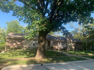 900 Dinard Dr, Ballwin, MO