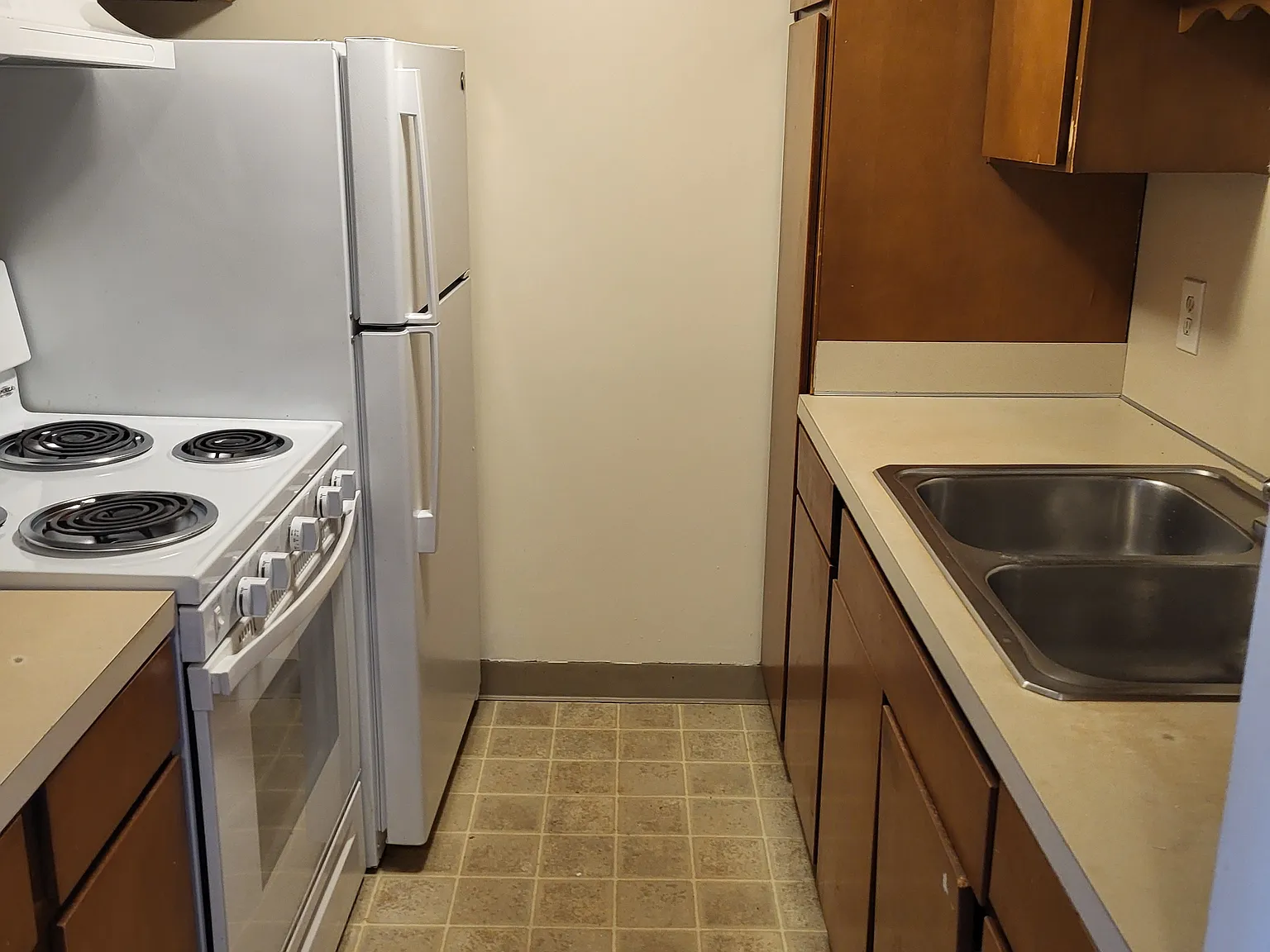 1 bed, 750 sqft, $1,050 — Photo 1