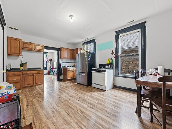5th image of 2344 S Sacramento Ave