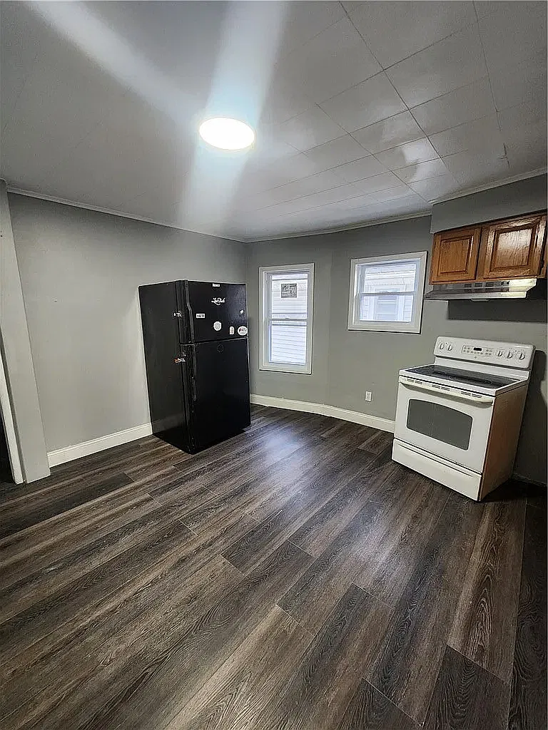 2 bed, $1,100 — Photo 4