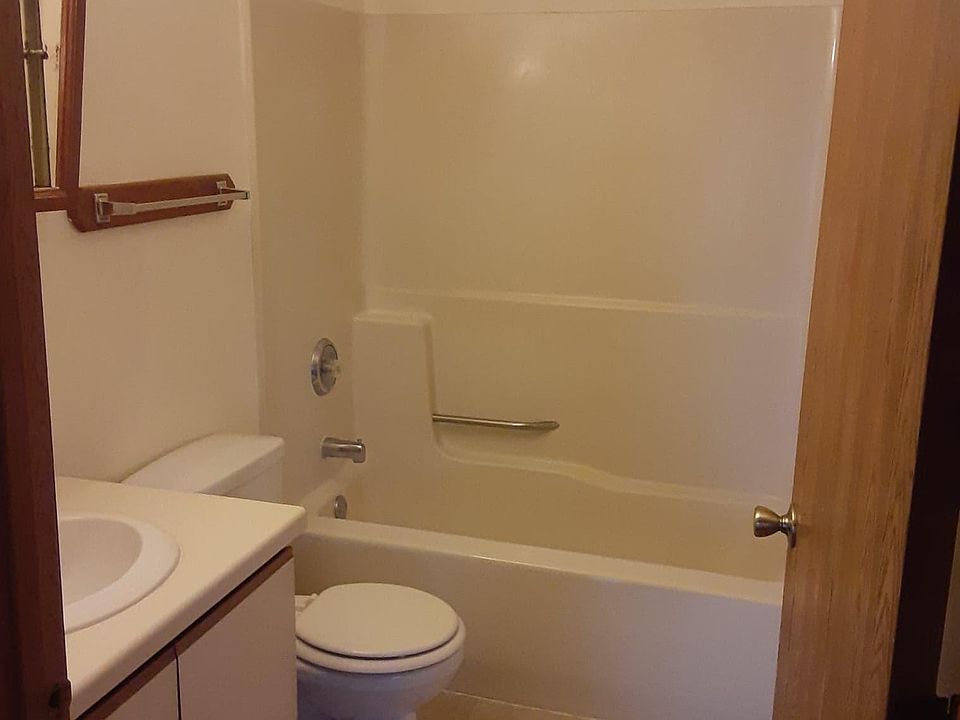 1st image of 702 Dutchman Dr #7