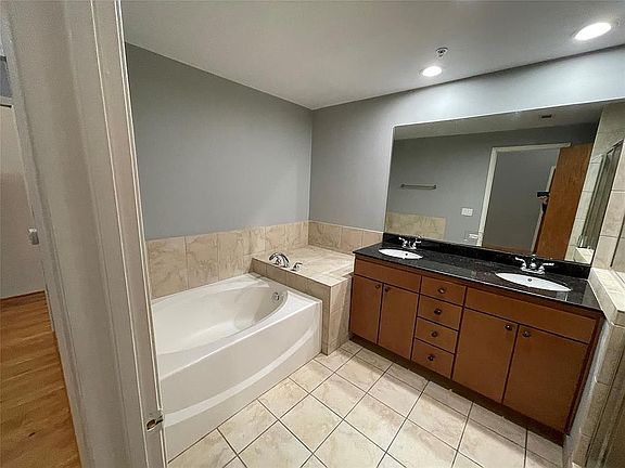 3rd image of 1312 Live Oak St APT 216
