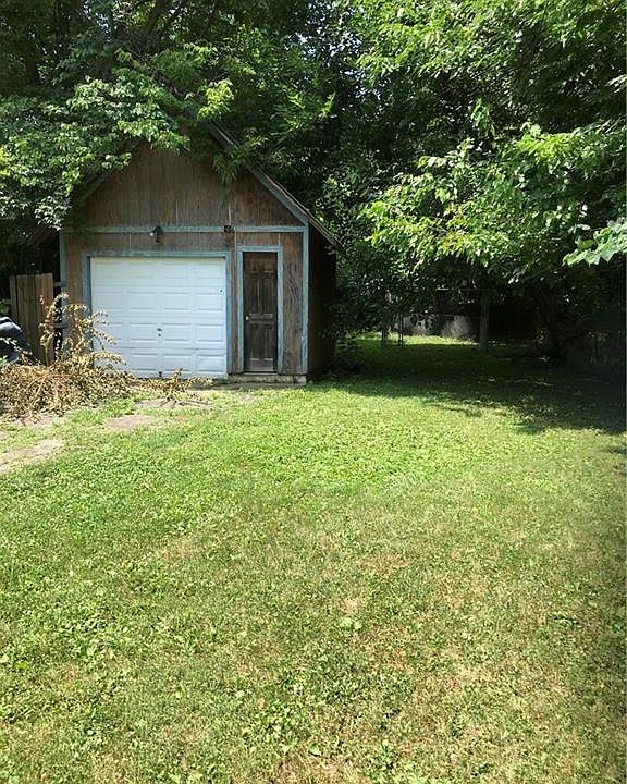 2nd image of 317 Geneva Rd