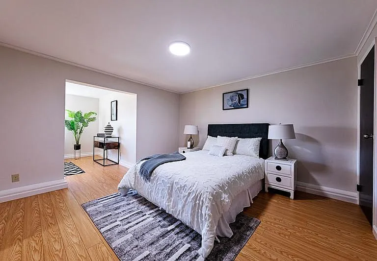926 Russia Ave — Photo 4