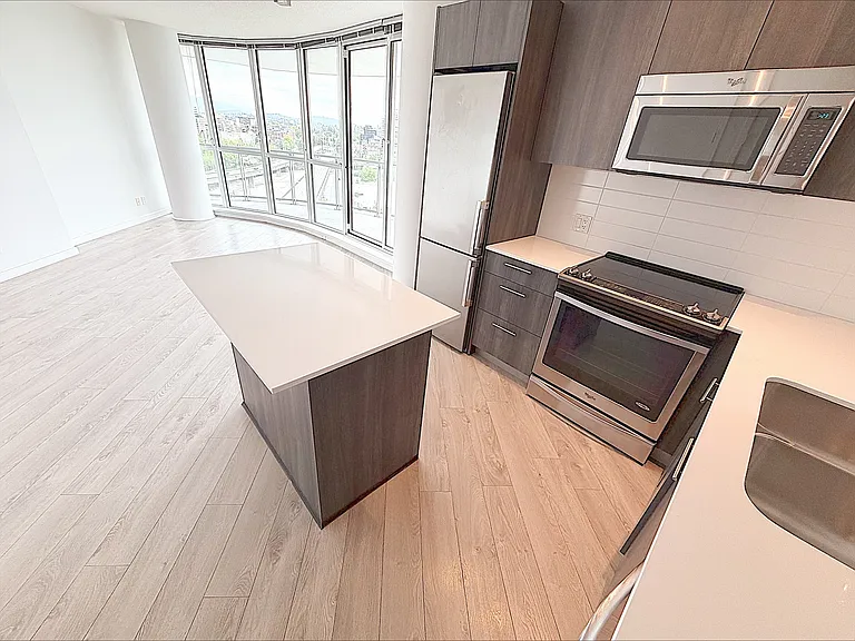 685 Pacific Blvd #603 — Photo 2