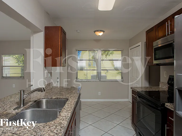 3430 NW 34th St — Photo 7