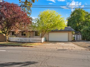 40 Briarcliff Dr, Eugene, OR 97404