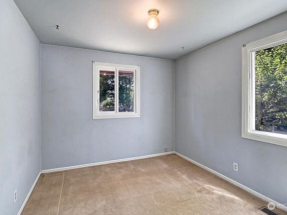 4th image of 2620 S 138th St