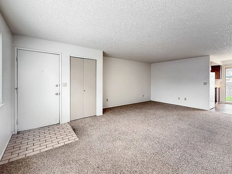 Avalon Court Apartments — Photo 20