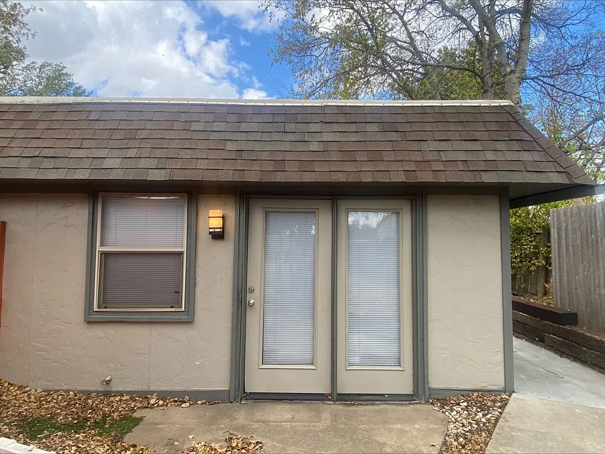 2 bed, 1.5 bath, 2010 sqft, $1,295 — Photo 3