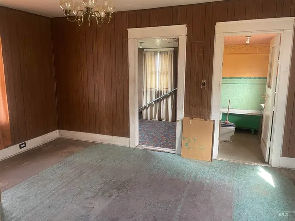 507 E 1st Ave, Glenns Ferry, ID 83623