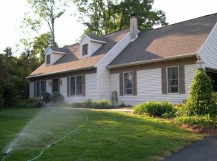 325 Hilltop Dr, Leola, PA 17540