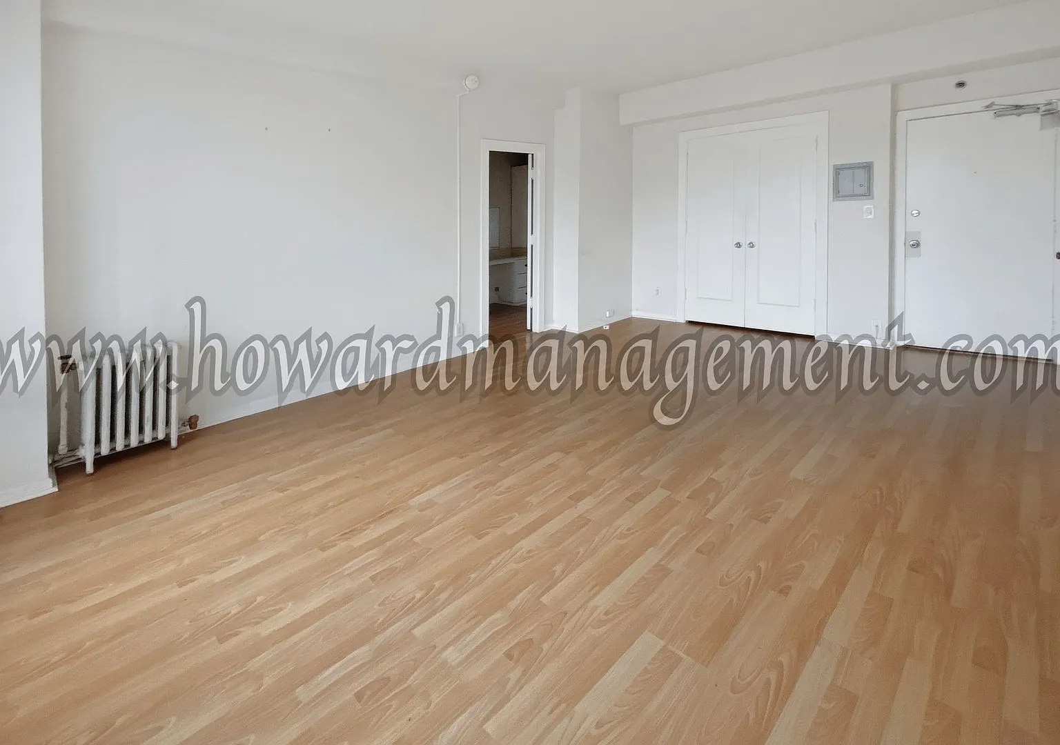 Wilshire Mediterranean Apartments — Photo 2