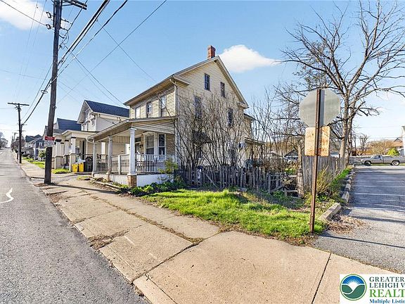 3rd image of 321 Market St