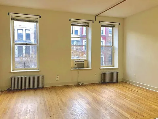 Rented by R New York | media 26