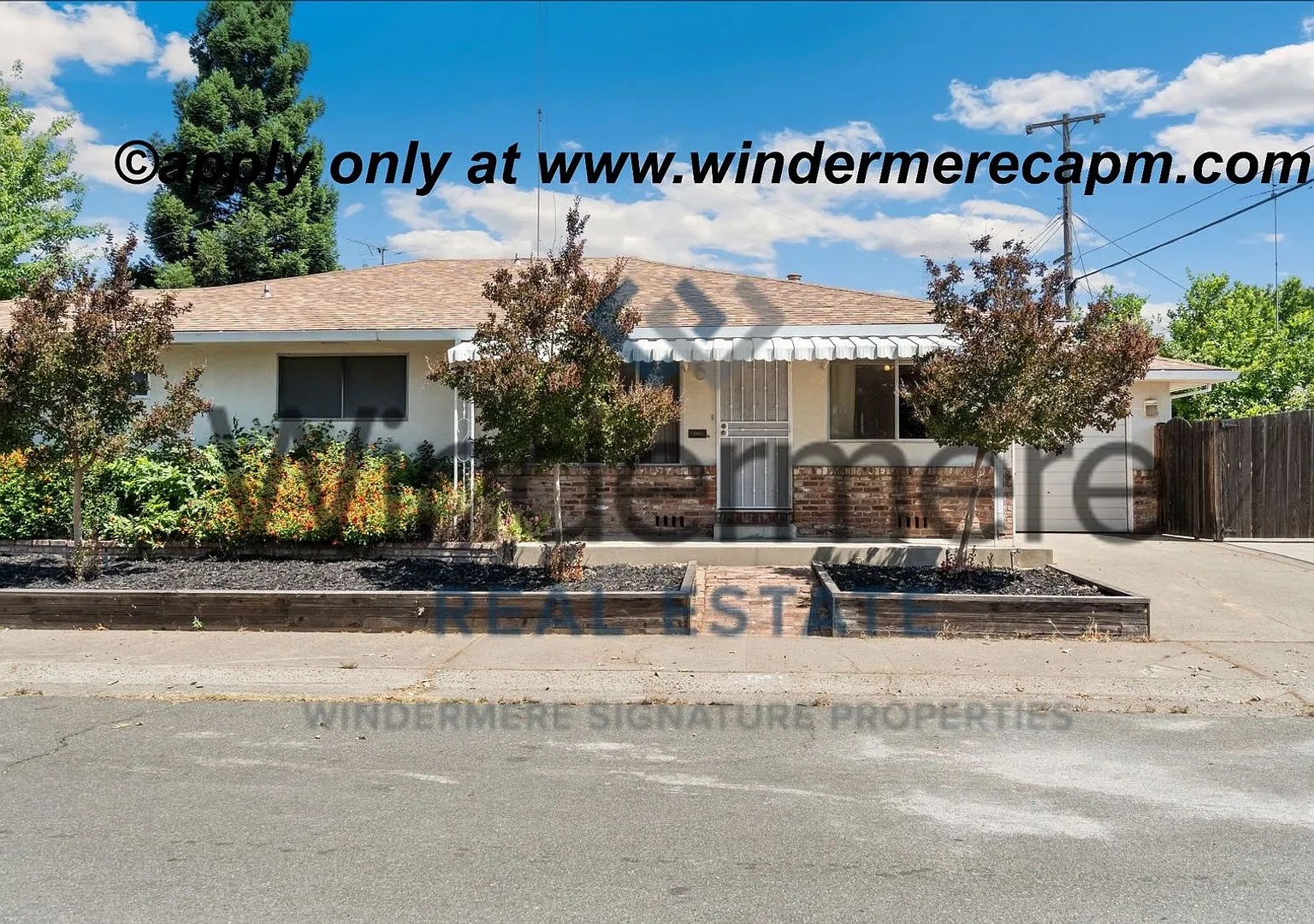 Vintage Charm Meets Modern Comfort 1 Bedroom Duplex in East Tahoe Park! — Photo 1