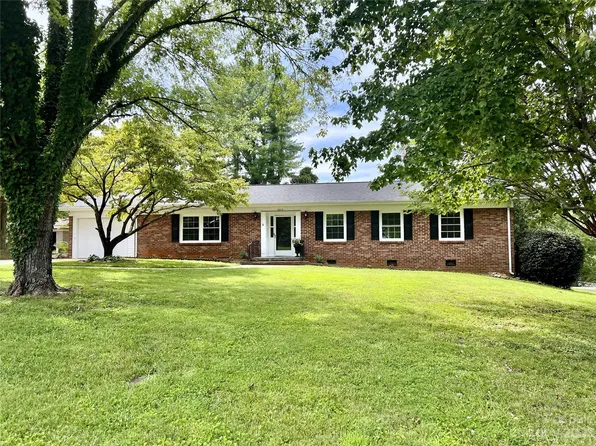 2013 11th Street Ct NW, Hickory, NC 28601