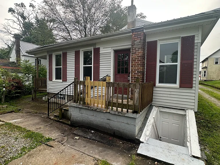 17 Francis Pl NW — Photo 1