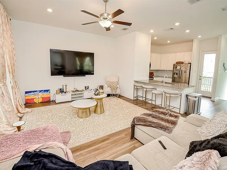 11021 Mikula Dr — Photo 7