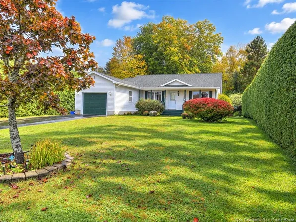 743 Waasis Rd W, Oromocto, NB E2V 2N4