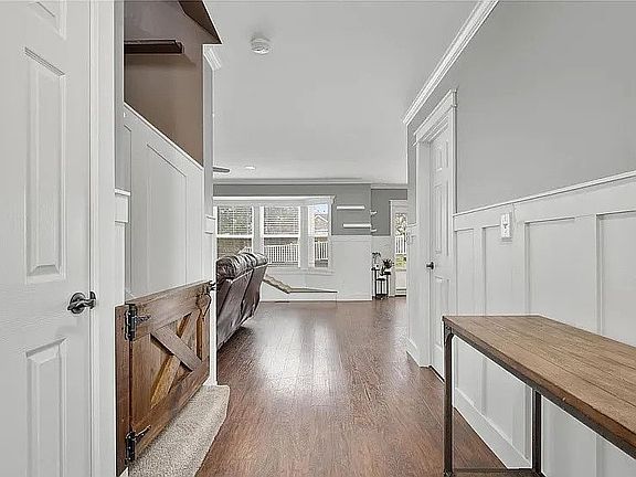 3rd image of 242 Ashford Oaks Dr