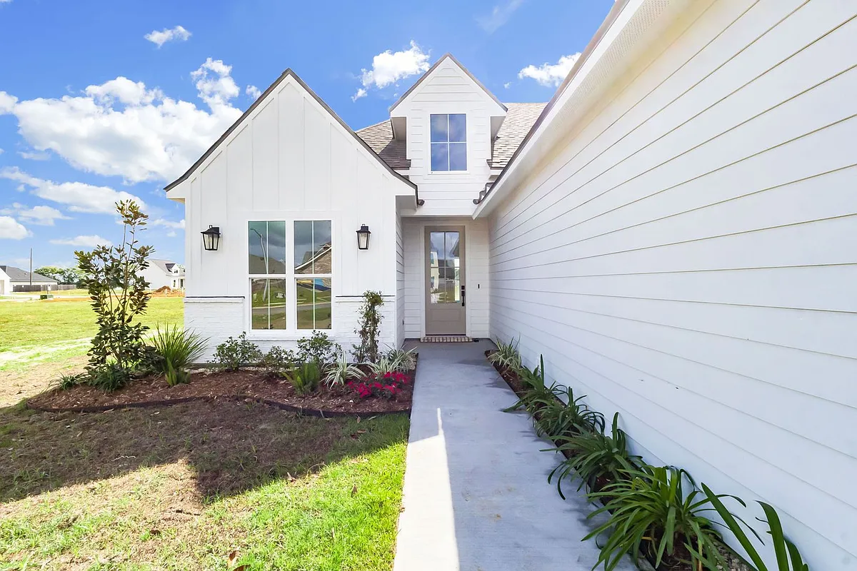 Building Photo - 104 Field Point Ln