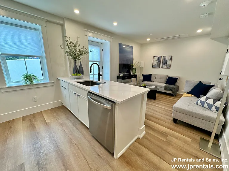 4459 Washington St #2 — Photo 3