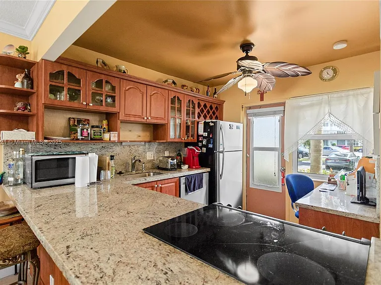3181 S Ocean Dr — Photo 6
