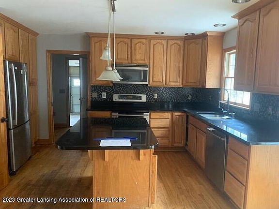 2nd image of 7626 Oakview Dr