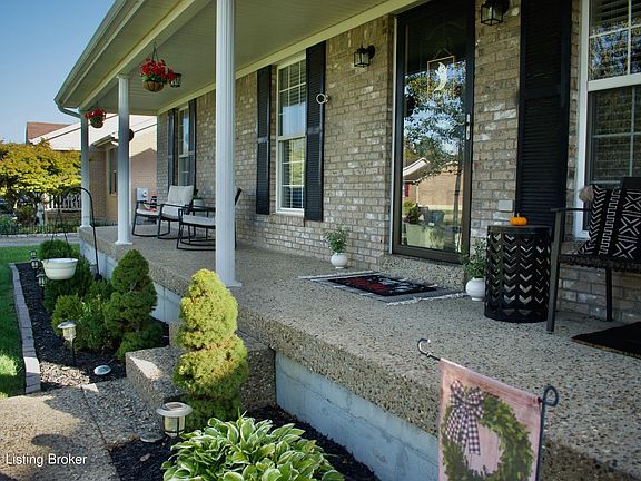 3rd image of 277 Drake Dr