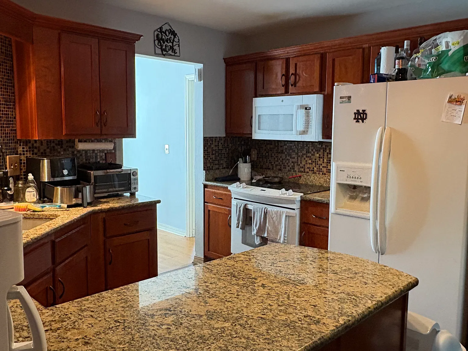 121 Carrier Dr — Photo 3